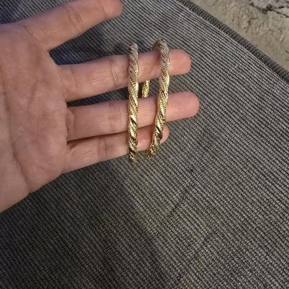 21kgp Dubai Jewelry Elegant Gold-Tone Twisted Bangles - Picture 2 of 10